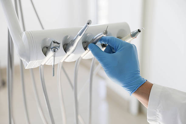 Professional Tooth Extraction technician working in South Pittsburg, TN